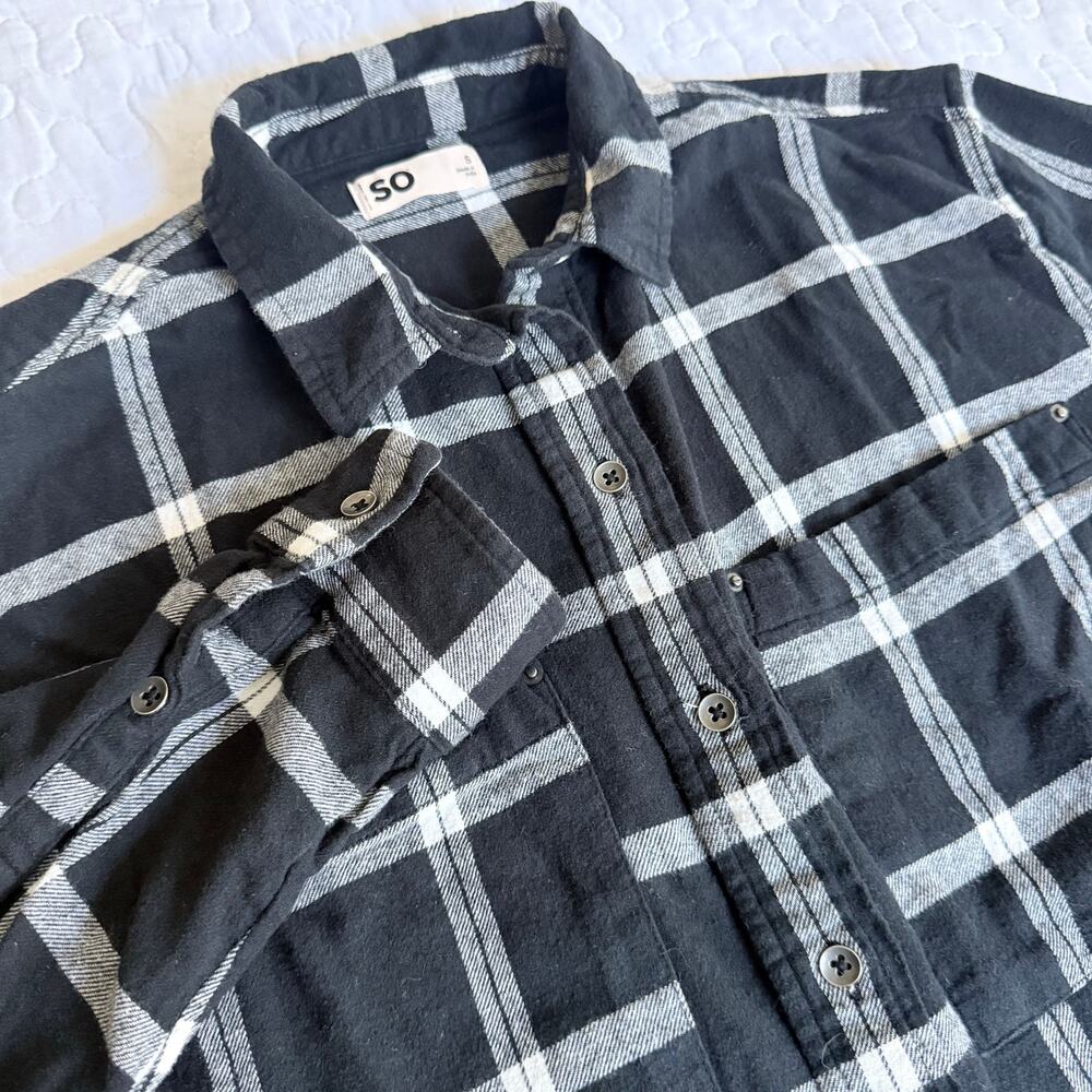 SO WOMEN SIZE SMALL FLANNEL BLACK RELAXED BUTTON DOWN SHIRT RUSTIC COWGIRL COZY